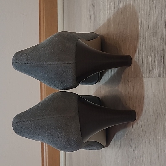 Banana republic gray suede upper 2.5 high pumps size 9 - Picture 5 of 10